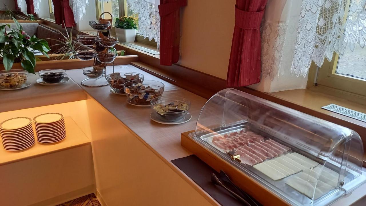 Hotel Garni Gruener Baum Laives Eksteriør billede