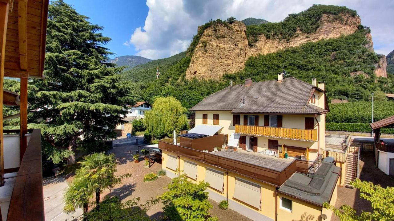 Hotel Garni Gruener Baum Laives Eksteriør billede