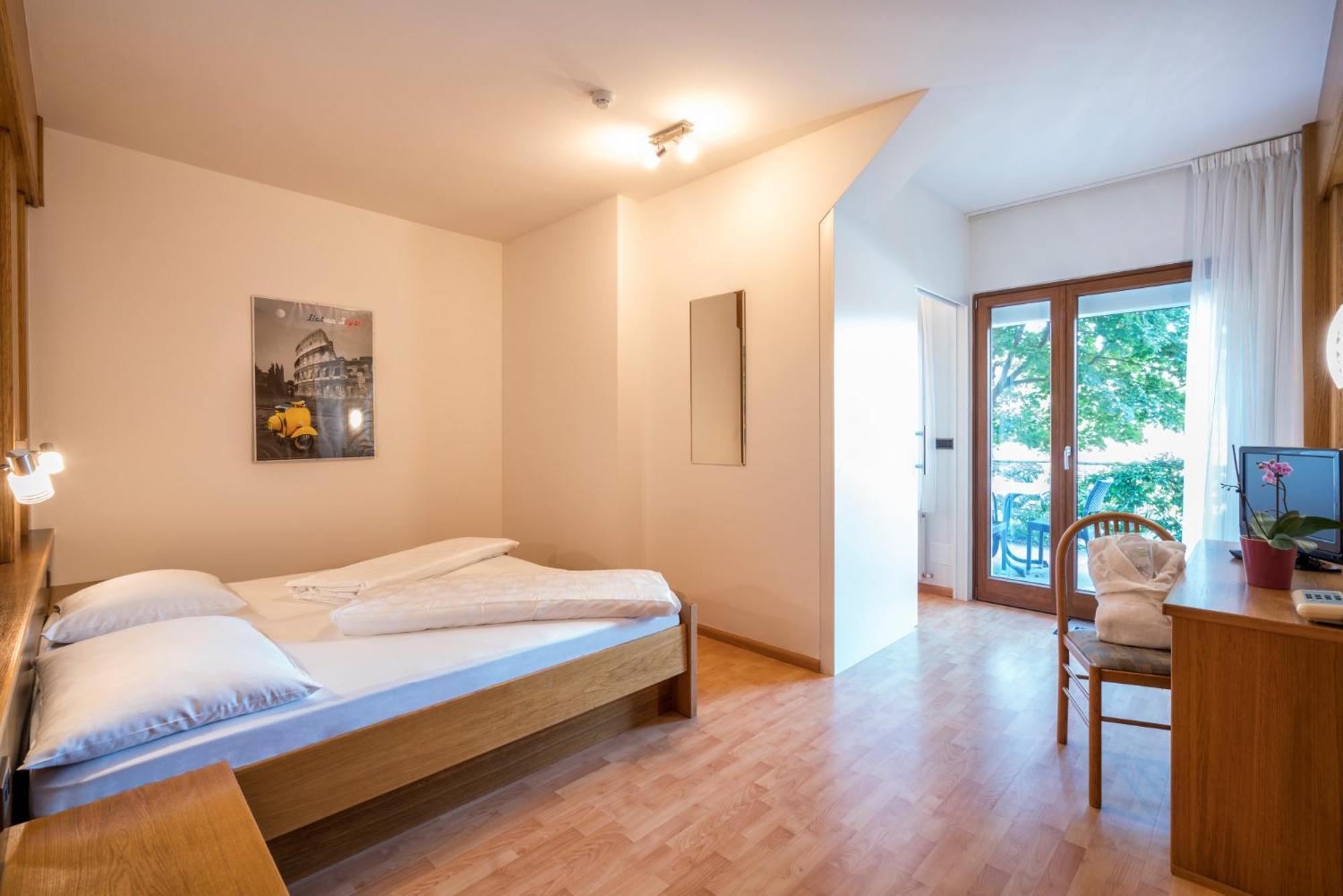 Hotel Garni Gruener Baum Laives Eksteriør billede
