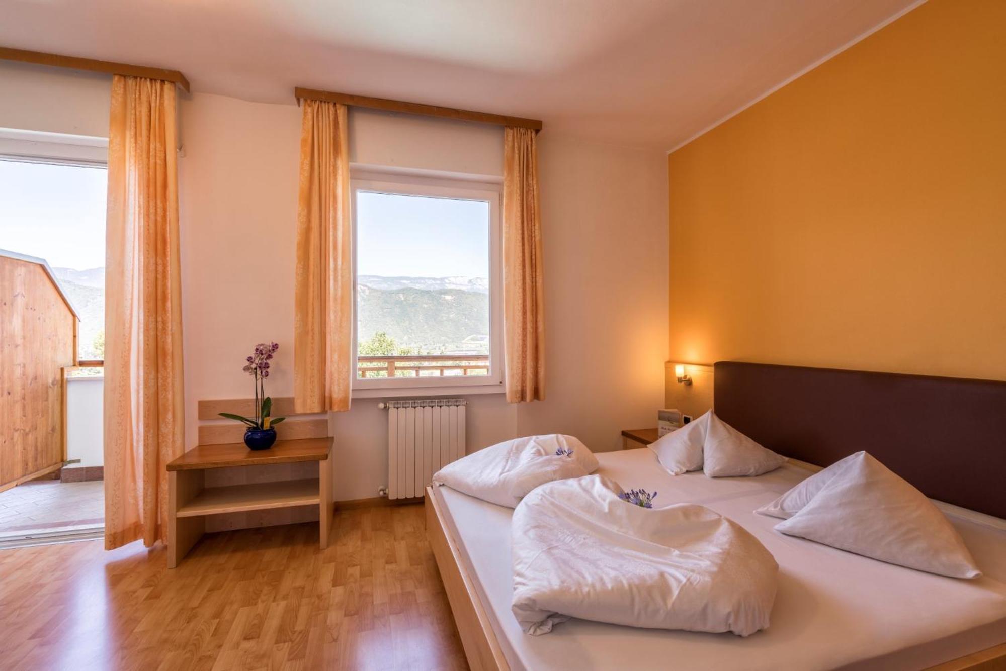 Hotel Garni Gruener Baum Laives Eksteriør billede