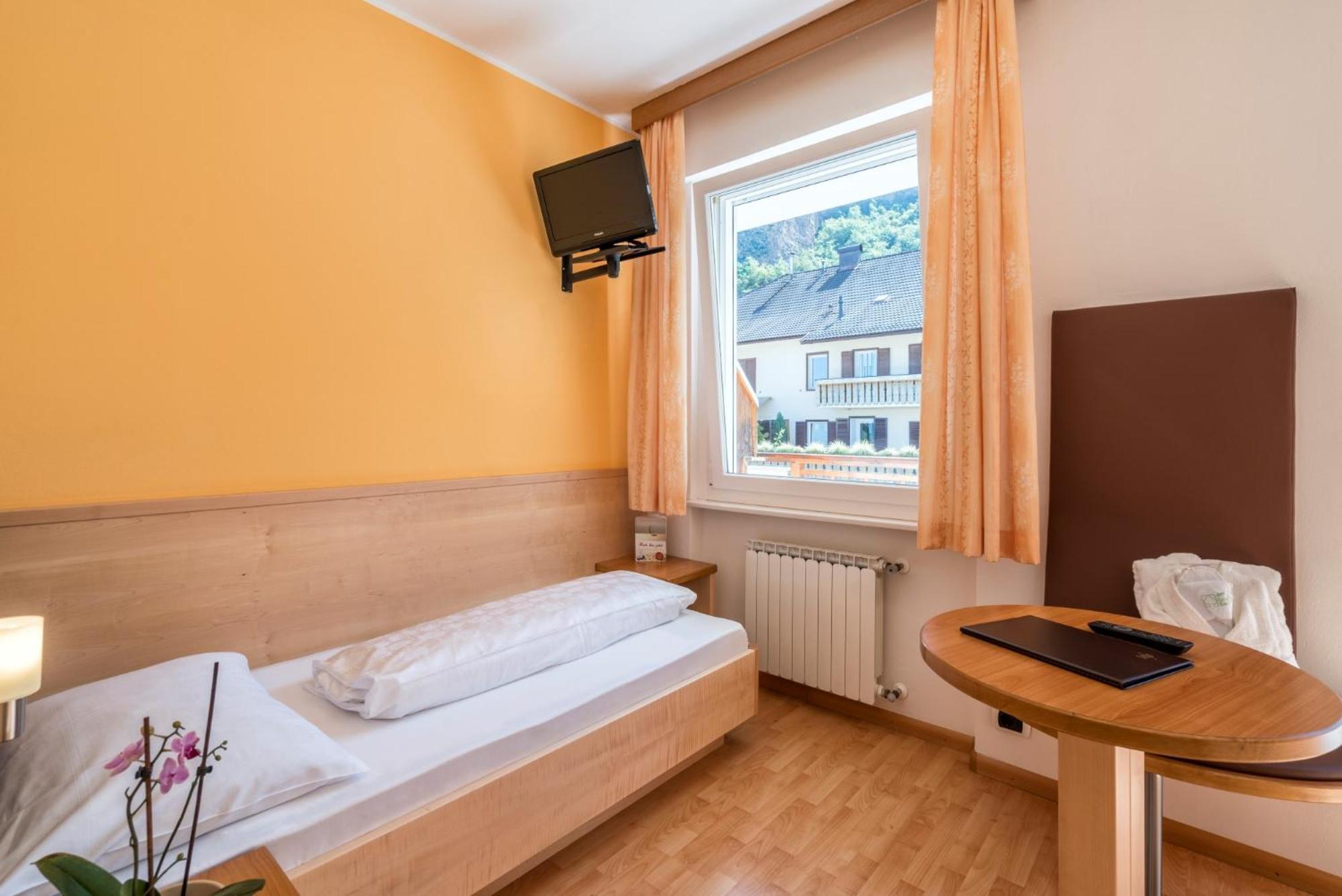 Hotel Garni Gruener Baum Laives Eksteriør billede