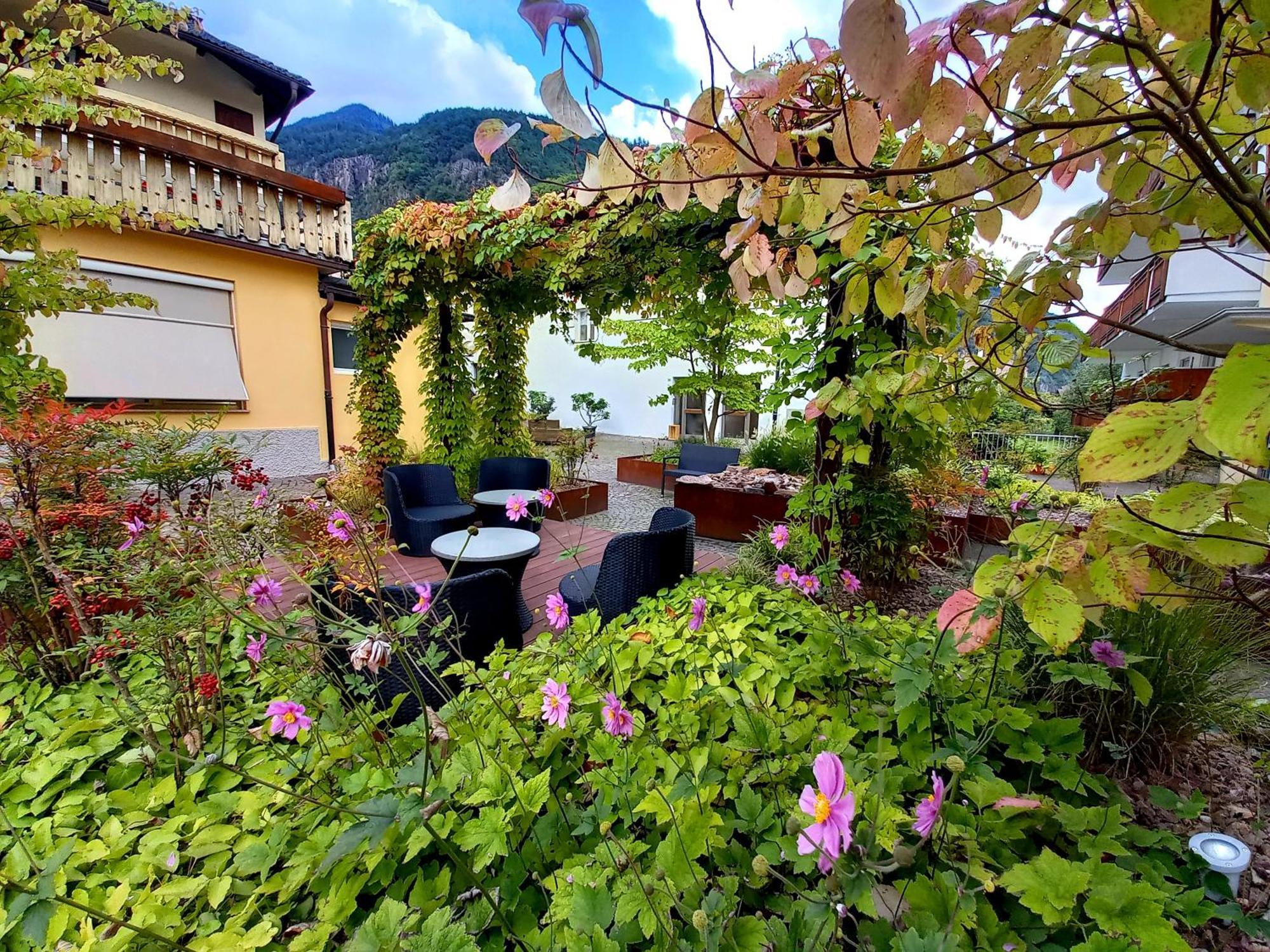 Hotel Garni Gruener Baum Laives Eksteriør billede