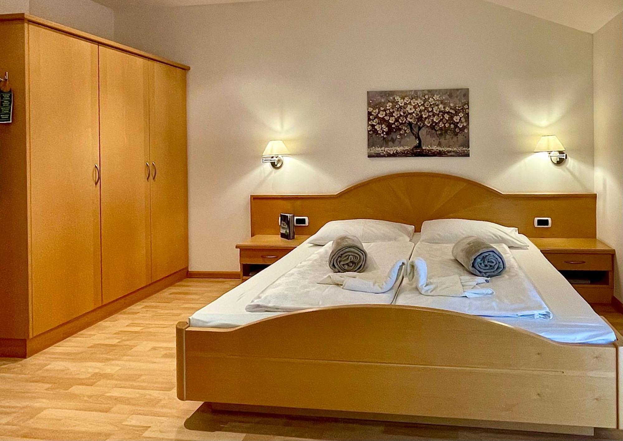 Hotel Garni Gruener Baum Laives Eksteriør billede